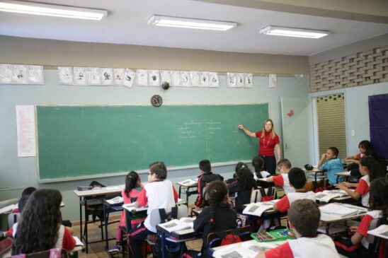 Já para professor de educação básica II de Geografia, História, Ciências e Educação Especial, são cinco vagas para cada