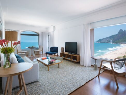 Móveis e objetos que fazem parte da decoração do Sofitel estão à venda no leilão; lance mínimo de cortinas estão em R$ 16