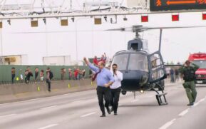 Governador do Rio de Janeiro, Wilson Witzel, chega &agrave; ponte Rio-Niter&oacute;i ap&oacute;s sequestrador de &ocirc;nibus ser morto por atirador de elite