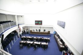 Em Tabo&atilde;o da Serra, o site do Tribunal aponta 360 candidaturas a vereador. O munic&iacute;pio conta com 13 cadeiras na C&acirc;mara