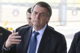 Em entrevista, ao deixar o Palácio, Bolsonaro questionou se alguém ainda acredita no instituto de pesquisa