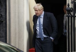 O premiê britânico, Boris Johnson, negou ter mentido para rainha Elizabeth II sobre suspensão o funcionamento do Parlamento