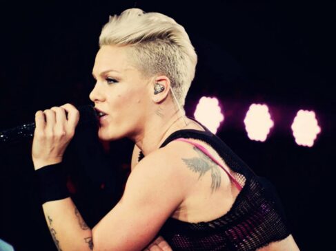 A cantora P!nk (foto) é a atração principal do dia 5 de outubro; no mesmo dia também se apresentam Anitta, Black Eyed Peas e H.E.R