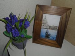 Entre os itens disponibilizados, os de decoração possuem os valores mais baixos do pregão, com preços a partir de R$20