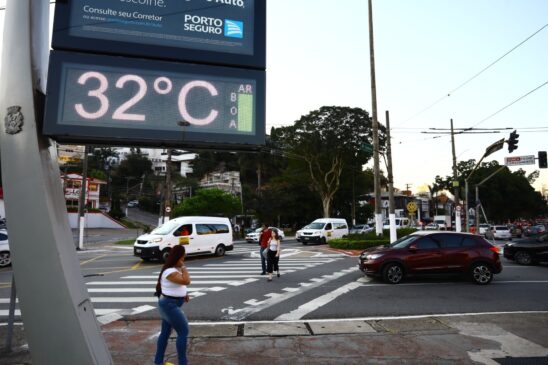 Na tarde de ontem, a temperatura chegou a 32ºC em alguns pontos da cidade de São Paulo