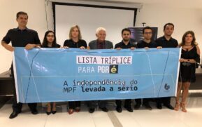 Procuradores da República em Sergipe protestaram por cerca de duas horas na sede do órgão