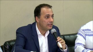 O prefeito, Átila Jacomussi, foi preso duas vezes por suspeitas de desvio de verbas da merenda escolar de Mauá