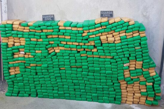 Após troca de tiros, GCM de Embu das Artes apreendeu cerca de 600 quilos de maconha e prendeu um suspeito no Jd. Santo Antônio