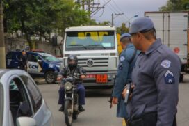 Operação abordou 71 pessoas e vistoriou 66 veículos; ação em São Caetano do Sul contou com 40 agentes de segurança