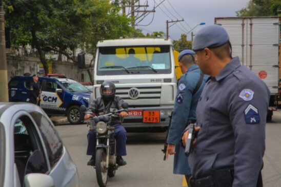 Operação abordou 71 pessoas e vistoriou 66 veículos; ação em São Caetano do Sul contou com 40 agentes de segurança