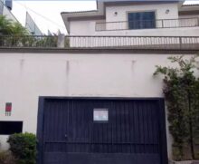 Uma das ofertas é um sobrado, com garagem para 12 carros, no Jardim Panorama, em São Paulo