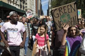 A ativista ambiental sueca Greta Thunberg, de 16 anos, participou da manifestação em Nova York
