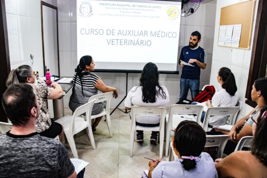 No curso em Taboão, os alunos aprendem questões relacionadas à vigilância sanitária e anatomia