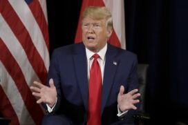 O presidente dos Estados Unidos, Donald Trump, fala com a imprensa no hotel InterContinental Barclay, em Nova York