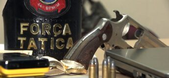Com os criminosos a polícia encontrou vários objetos roubados, entre eles joias e um computador; prisão aconteceu no domingo