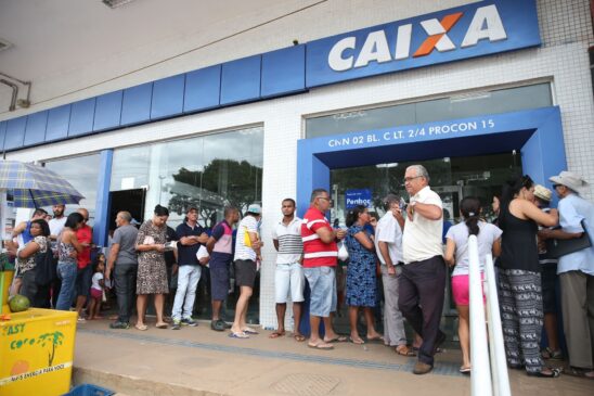 A Caixa já liberou o pagamento para as pessoas nascidas janeiro, fevereiro, março e abril no dia 13 de setembro