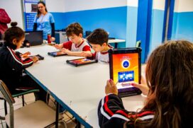 Segundo a prefeitura, cada escola de ensino fundamental receberá de 30 a 35 iPads 6ª Geração