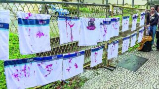 OPINI&Atilde;O_M&atilde;es de crian&ccedil;as mortas no RJ protestam no Pal&aacute;cio Guanabara_REPRODU&Ccedil;&Atilde;O-TV GLOBO
