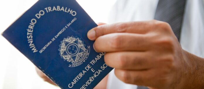 Segundo o IBGE, a taxa de 8,4% representa uma estabilidade na comparação com o trimestre até outubro de 2022