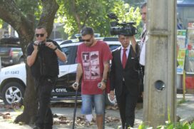 Entre os presos está Elaine de Figueiredo Lessa, mulher do sargento reformado da PM Ronnie Lessa, acusado de ser o assassino da vereadora e do motorista, e o irmão dela, Bruno Figueiredo