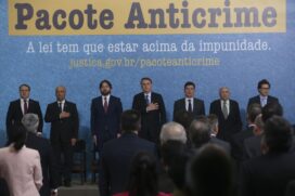 Bolsonaro e e o ministro Sergio Moro participaram do lançamento de campanha publicitária para aprovação do pacote anticrime