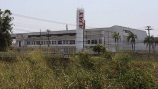 Uma das propriedades da fábrica de baterias Ajax na cidade de Bauru, no interior de São Paulo