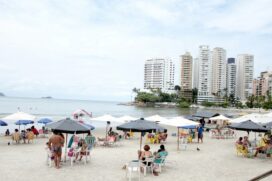 A taxa obrigatoriamente tem que ser paga mediante senha fornecida pelo Departamento de Turismo e Esportes de Guarujá