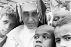 Irmã Dulce será canonizada neste domingo (13), em cerimônia chefiada pelo papa Francisco, no Vaticano, após ter dois milagres reconhecidos pela Igreja Católica; ela será a 1ª santa brasileira
