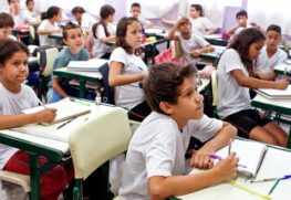 Alunos do Ensino Fundamental na EE Jos&eacute; Chediak, zona leste da Capital, em foto de arquivo