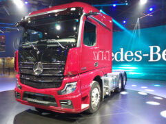 O Actros, da Mercedes-Benz, vem com motor de 530 cavalos