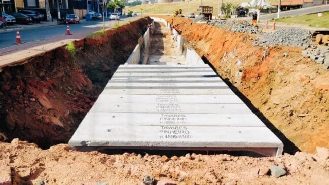 Na última semana, a Prefeitura de Porto Feliz iniciou a instalação de aduelas de concreto no córrego Pinheirinho