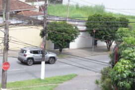 A Câmara Municipal de Santos aprovou projeto que quer acabar com os fios de energia elétrica expostos entre os postes