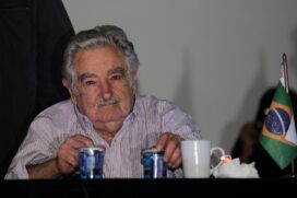 O ex-presidente uruguaio José Mujica está com 85 anos e tem uma doença autoimune chamada Síndrome de Strauss