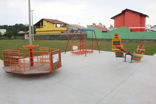 Praça do Idoso conta com playground, bicicletário, mesa de jogos e aparelhos de ginástica