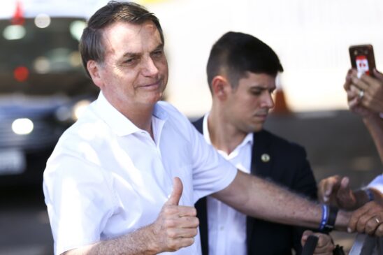 Presidente não especificou o assunto, mas deputados preveem um anúncio da saída do PSL