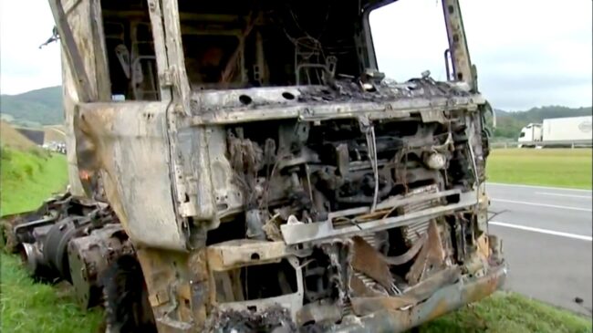 ESTADO_Caminhão-tanque pega fogo na Rodovia dos Bandeirantes em Jundiaí_REPRODUÇÃO-TV GLOBO