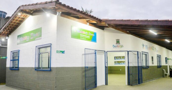 A Vila do Bem Indaiá fica na rua José da Costa e Silva Sobrinho, na cidade de Bertioga; cursos são gratuitos e para todos os públicos