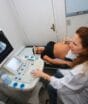 Saiba como o salário-maternidade pode ajudar mães a cuidarem de seus bebês; benefício também é válido para adoção