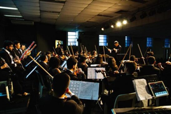 Existem vagas para os cursos de trompa, trompete, trombone de vara, violino, viola sinfônica entre outros