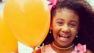 A menina Ágatha Félix, de 8 anos estava dentro de uma Kombi, no Complexo do Alemão, em 20 de setembro, quando foi baleada