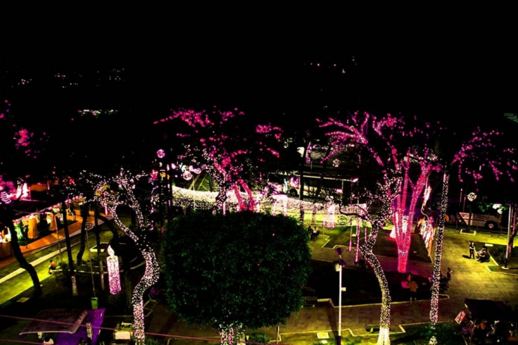 O 'Natal Iluminado' da cidade de Tabo&atilde;o da Serra &eacute; uma das principais atra&ccedil;&otilde;es do Estado todos os finais de ano