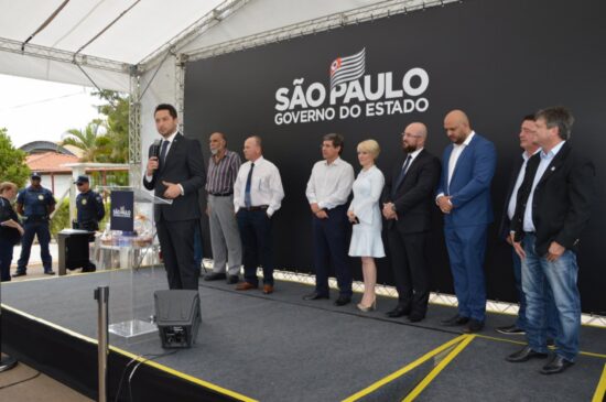 Evento foi realizado na segunda-feira em frente a Emef Maria Aparecida Fernandes Leite, no Bom Retiro