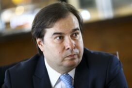 "Pode ter um acordo, que essa é a PEC que vai caminhar na Câmara e depois no Senado", diz Maia