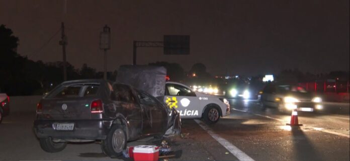 Acidente de carro matou uma pessoa e deixou seis feridos; colisão aconteceu na altura do km 16