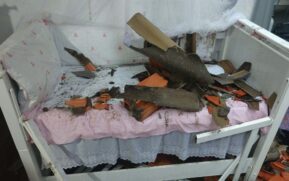 Devido as fortes chuvas, telhas de uma creche em Cotia caíram; telhas foram trocadas ontem e unidade volta a funcionar hoje