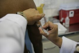 Vacinação começa dia 23 de março