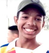 No último dia 12, o garoto estava na frente da casa da madrasta quando foi abordado por policiais militares do 41º Batalhão da PM