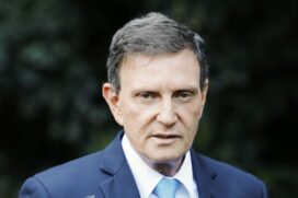 Ex-tesoureiro de campanha e ex-servidor do gabinete de Marcelo Crivella teriam negociado propina de R$ 2,5 milhões em caixa dois