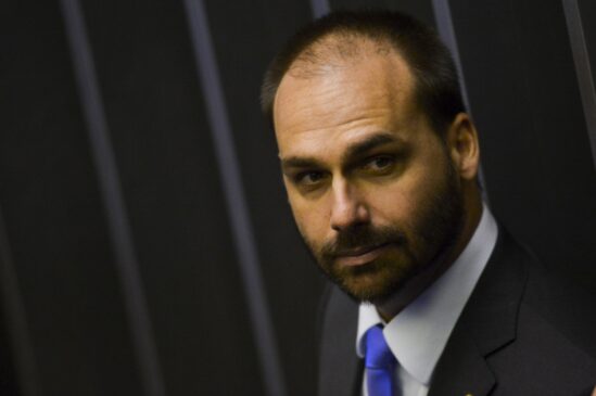 Além de Eduardo Bolsonaro (PSL-SP), outros 17 deputados que assinaram o manifesto contra Bivar foram punidos