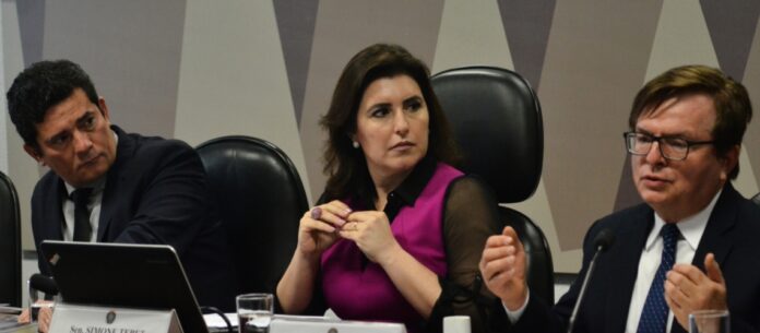 Durante a sabatina, Tebet também prometeu protocolar no TSE e no Congresso um documento em que se compromete a não buscar a reeleição, caso vença a disputa presidencial deste ano.